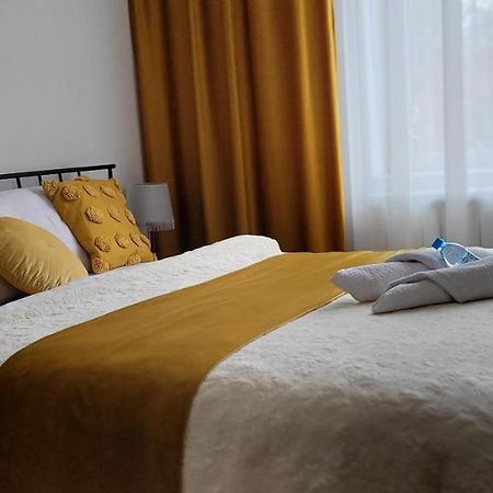 Garsoniera C&L Apartment เปโตรชานิ ภายนอก รูปภาพ