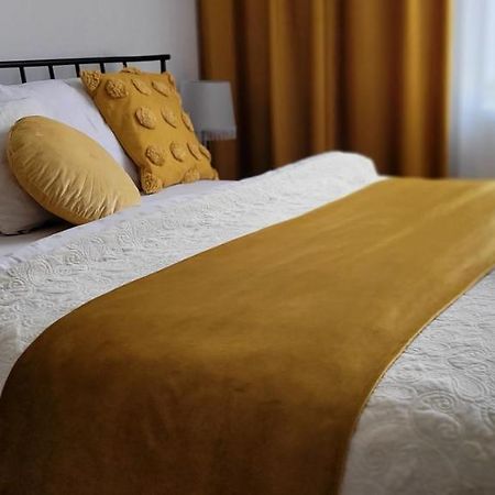 Garsoniera C&L Apartment เปโตรชานิ ภายนอก รูปภาพ
