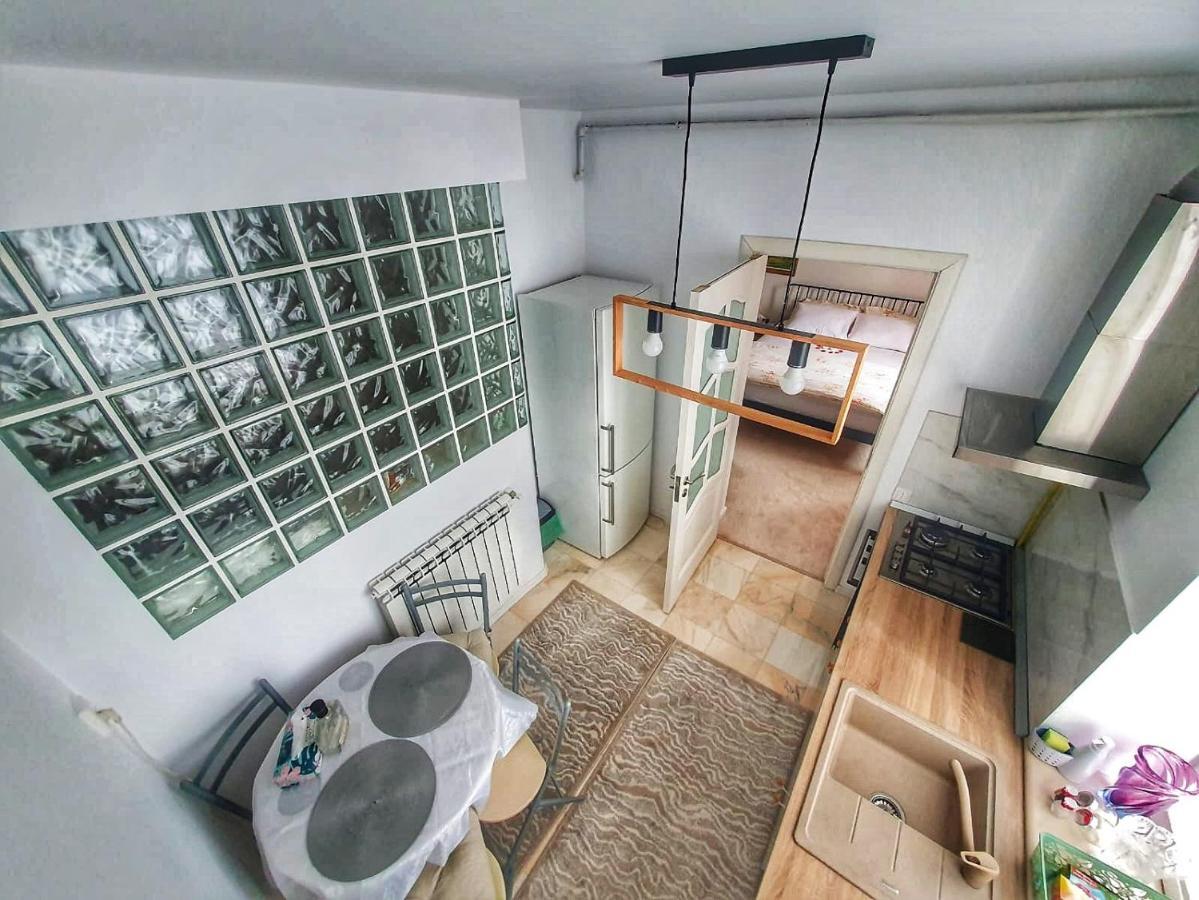 Garsoniera C&L Apartment เปโตรชานิ ภายนอก รูปภาพ