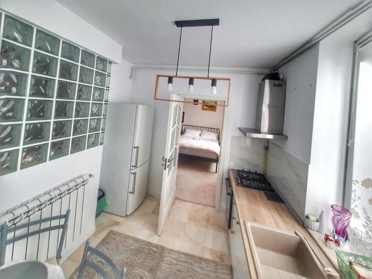 Garsoniera C&L Apartment เปโตรชานิ ภายนอก รูปภาพ