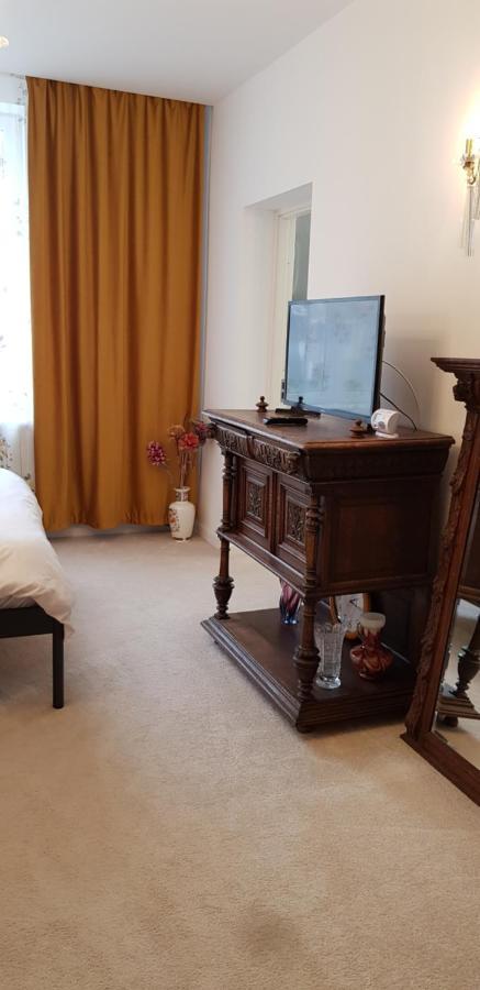 Garsoniera C&L Apartment เปโตรชานิ ภายนอก รูปภาพ