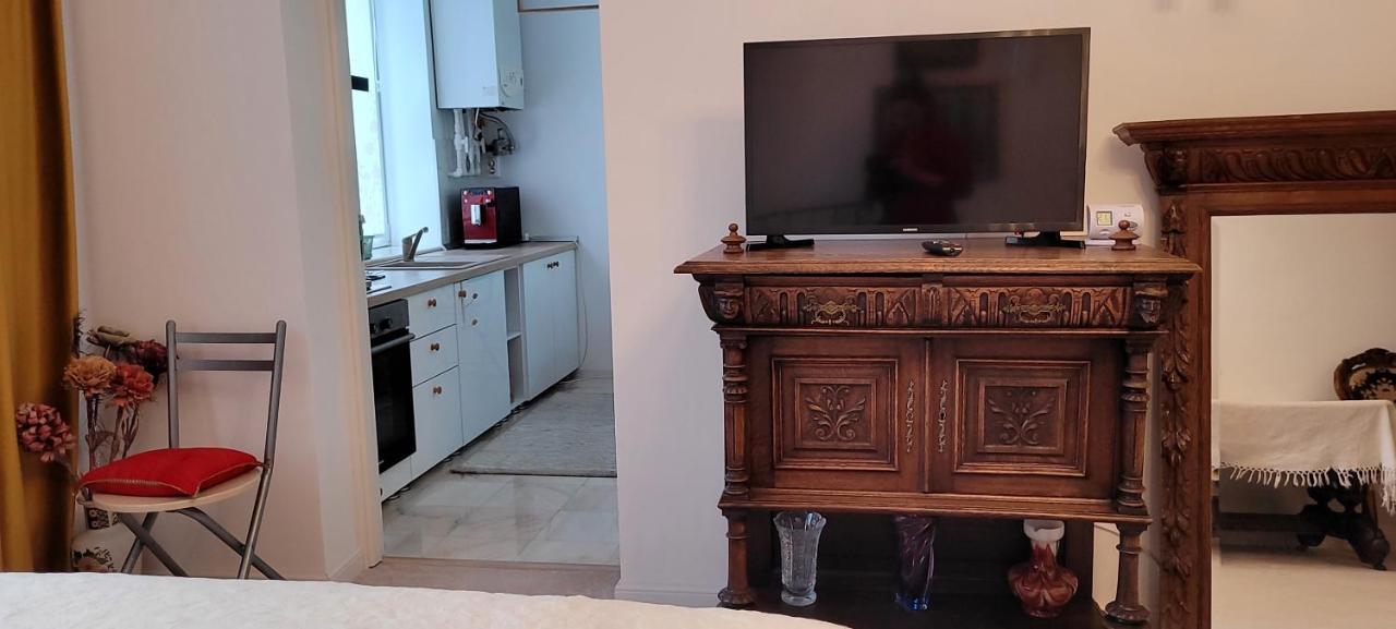 Garsoniera C&L Apartment เปโตรชานิ ภายนอก รูปภาพ