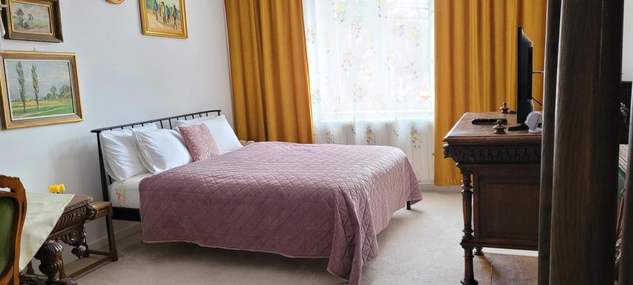 Garsoniera C&L Apartment เปโตรชานิ ภายนอก รูปภาพ