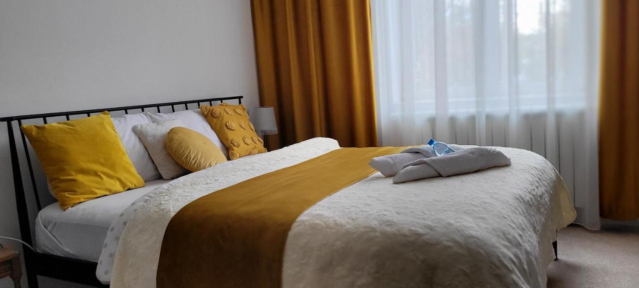 Garsoniera C&L Apartment เปโตรชานิ ภายนอก รูปภาพ